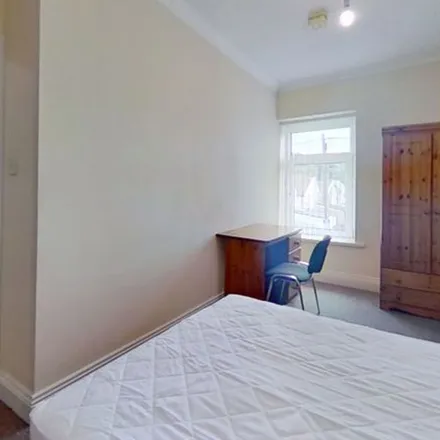 Rent this 5 bed apartment on Oliver Terrace in Hawthorn, CF37 1TN