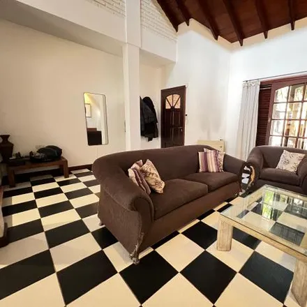 Buy this 3 bed house on Mendoza 2203 in Partido de Avellaneda, 1822 Piñeyro