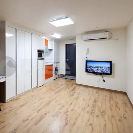 Rent this studio apartment on 서울특별시 서초구 양재동 209-1