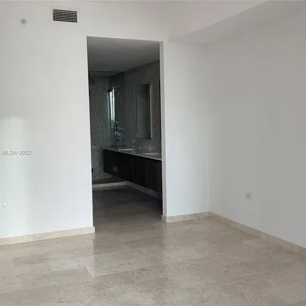 Image 7 - 40 Southeast 6th Street, Torch of Friendship, Miami, FL 33131, USA - Apartment for rent
