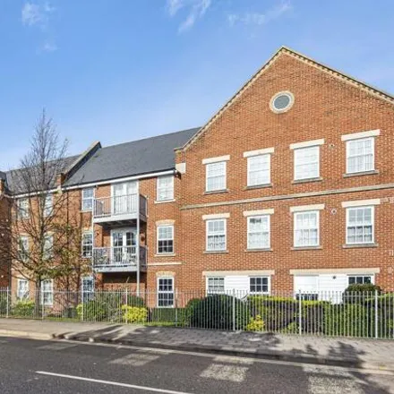 Buy this 2 bed apartment on High Street in Aylesbury, HP20 1RE