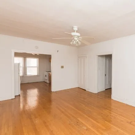 Image 3 - 5137 N Wolcott Ave, Unit 5135-2 - Apartment for rent