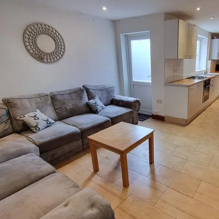 Rent this 6 bed townhouse on 16 Lime Avenue in Selly Oak, B29 7AJ