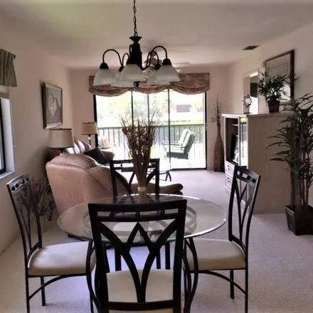 Image 4 - 13655 McGregor Village Drive, Cypress Lake, FL 33919, USA - Condo for rent