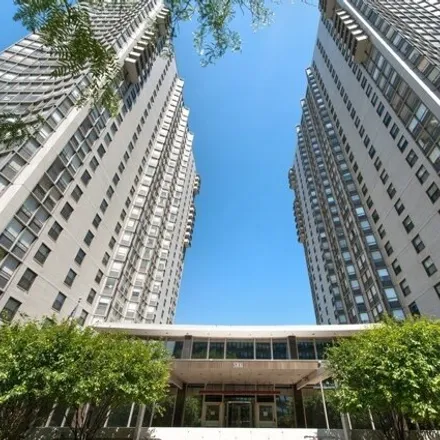 Rent this studio condo on Hollywood Towers in 5701-5707 North Sheridan Road, Chicago