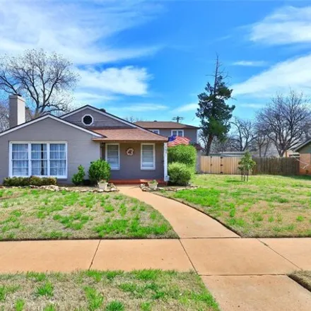Buy this 3 bed house on 2071 South 7th Street in Abilene, TX 79602