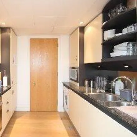 Rent this 2 bed room on Berkeley Tower in 48 Westferry Circus, Canary Wharf