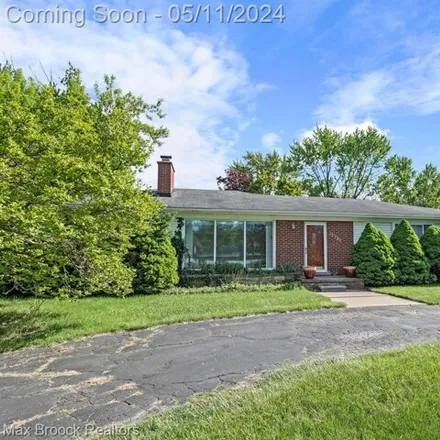 Buy this 3 bed house on 31747 West 13 Mile Road in Farmington Hills, MI 48334