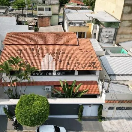 Buy this 6 bed house on Rua Churchil in Bairro da Luz, Nova Iguaçu - RJ