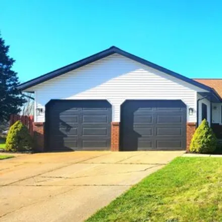 Buy this 3 bed house on 3079 Windy Wood Street Southeast in Kentwood, MI 49512
