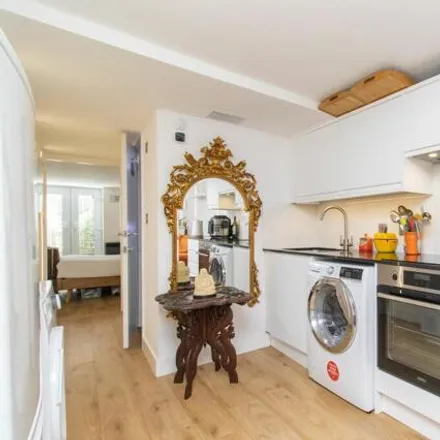 Image 2 - 7 The Vale, Broadstairs, CT10 1RB, United Kingdom - Apartment for sale