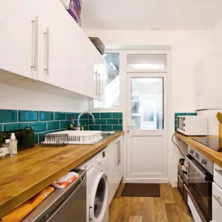 Image 3 - Kingsley Gardens, London, London, E4 - Apartment for sale