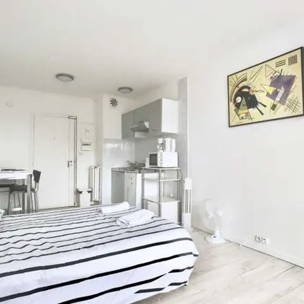 Image 9 - 14 Rue de Jessaint, 75018 Paris, France - Apartment for rent