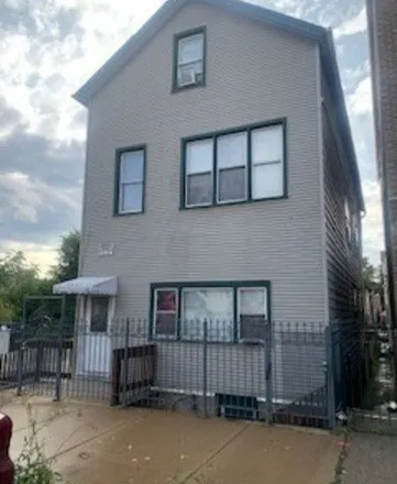 Image 1 - 8848 South Houston Avenue, Chicago, IL 60617, USA - House for sale