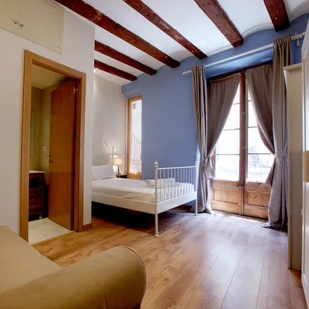 Rent this studio apartment on Carrer Nou de la Rambla in 96, 08001 Barcelona