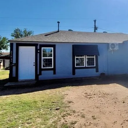 Buy this 4 bed house on 2113 38th Street in Lubbock, TX 79412