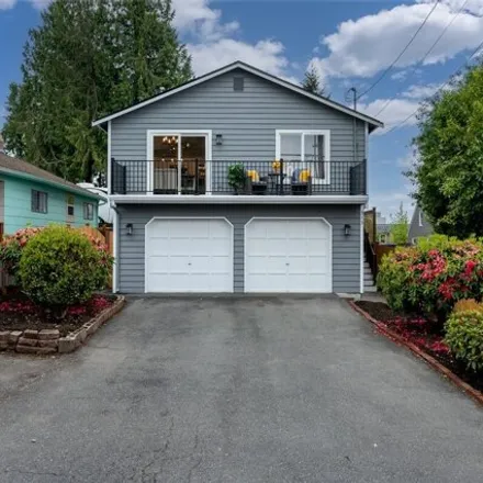Buy this 4 bed house on 313 North 101st Street in Seattle, WA 98133
