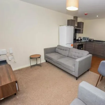 Image 2 - Park Rise, Seymour Grove, Gorse Hill, M16 0PF, United Kingdom - Apartment for rent