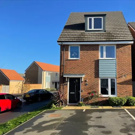 Rent this 4 bed house on Orkney Way in Milton Keynes, MK8 1EU