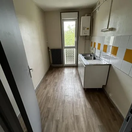 Rent this 4 bed apartment on 90 Chemin de la Croix Rouge in 84100 Orange, France