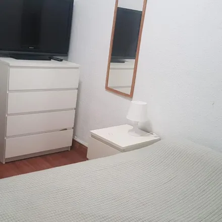 Rent this 4 bed room on Avinguda de la Riera de Cassoles in 18, 08012 Barcelona