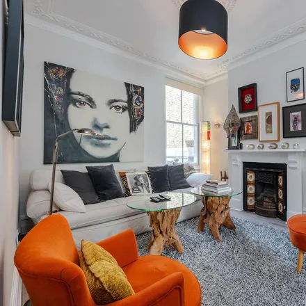 Rent this 5 bed townhouse on Whittingstall Road in London, SW6 4EB