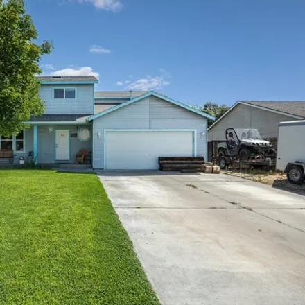 Buy this 5 bed house on 300 South Townsend Road in Hermiston, OR 97838