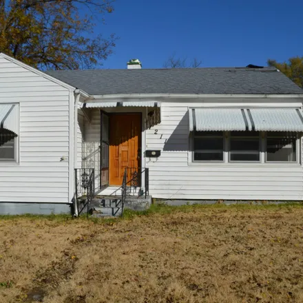 Buy this 2 bed house on 1211 East 14th Street in Sedalia, MO 65301