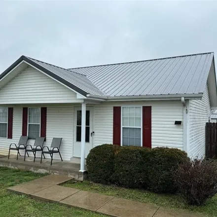 Buy this 3 bed house on 1900 Smiths Grove-Oakland Road in Oakland, Warren County