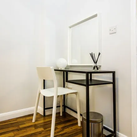 Image 3 - City Express, 120 Old Street, London, EC1V 9BS, United Kingdom - Apartment for rent