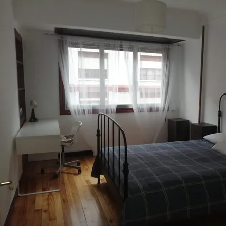 Rent this 1 bed room on Lda. González Calvo in Aurora, Calle Eguetiaga Uribarri