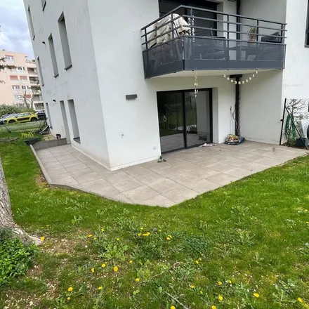 Rent this 3 bed apartment on 31 Rue Notre-Dame in 21240 Talant, France