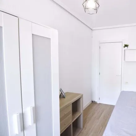 Rent this 3 bed room on Carrer de Maties Perelló in 2, 46005 Valencia