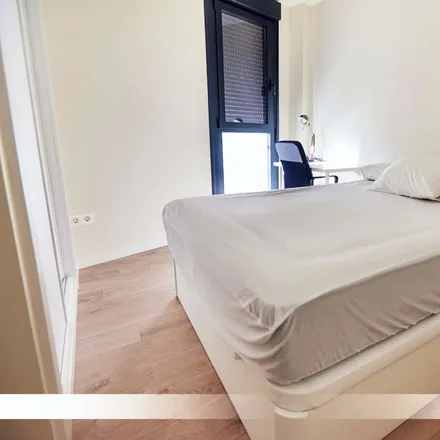 Rent this 2 bed room on Viviendas Habitat Atrium in Avenida Plácido Fernández Viagas, 41700 Dos Hermanas
