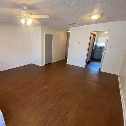 Image 5 - 422 West 4th Street, Kennedale, Tarrant County, TX 76060, USA - Duplex for rent