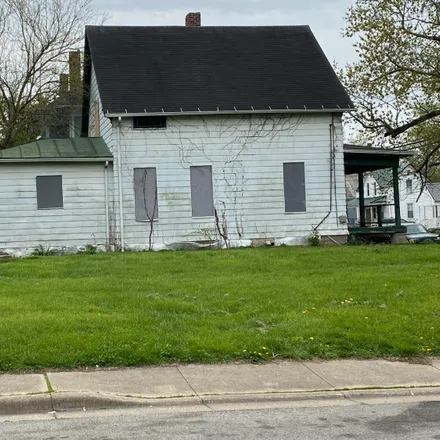 Buy this 3 bed house on 272 North Walnut Street in Wilmington, OH 45177
