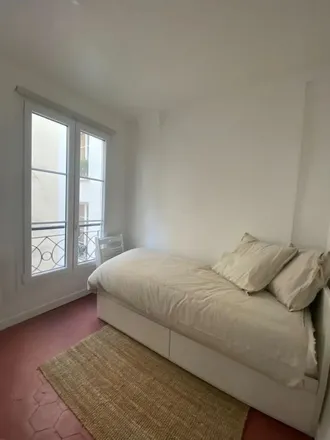 Rent this studio apartment on 52 Rue de Paradis in 75010 Paris, France