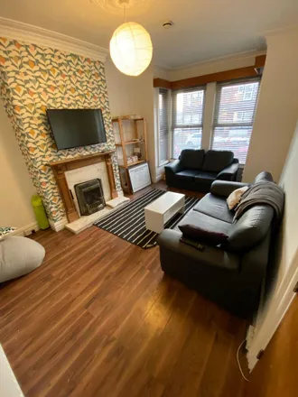 Rent this 6 bed house on 3-37 Headingley Mount in Leeds, LS6 3EW