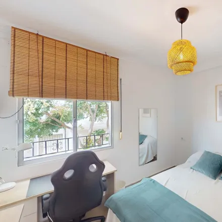 Rent this 4 bed room on Natasha sdaet in Avenida del Amontillado, 8
