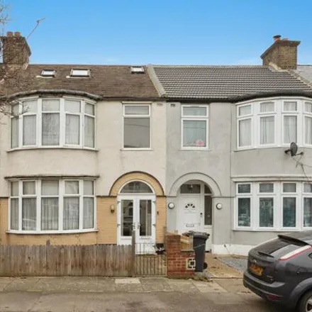 Buy this 5 bed townhouse on Lyndhurst Gardens in London, IG11 9XZ