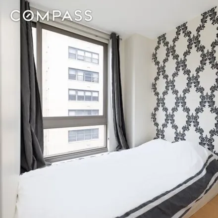 Image 4 - 242 E 25th St Apt 7c, New York, 10010 - House for sale