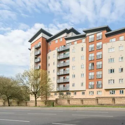 Buy this 2 bed apartment on Chalvey Road East in Slough, SL1 2LP