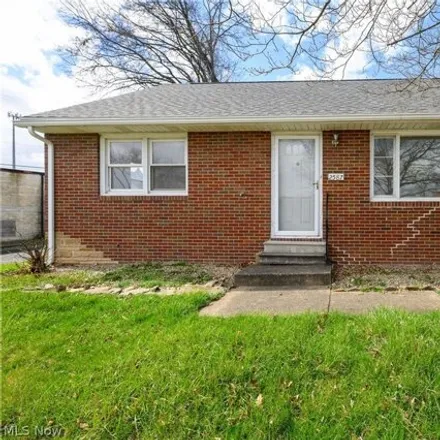 Buy this 3 bed house on 2501 Clearview Avenue Northwest in Parkridge, Stark County
