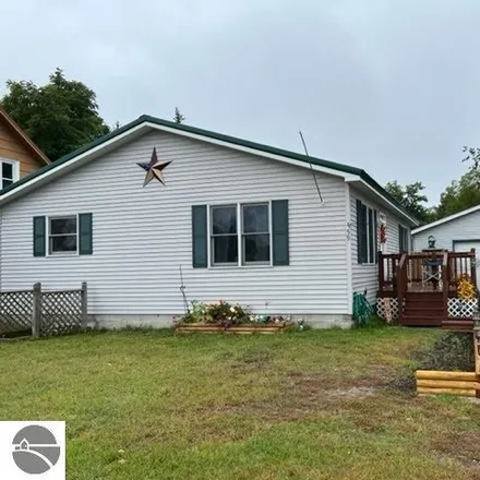 Buy this 3 bed house on 459 Linden Street in Cadillac, MI 49601