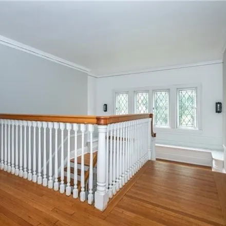 Image 8 - 250 Broadview Avenue, Beechmont, City of New Rochelle, NY 10804, USA - House for sale