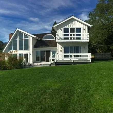 Image 1 - 4 Sheep Pasture Lane, Shelter Island Heights, Suffolk County, NY 11964, USA - House for rent