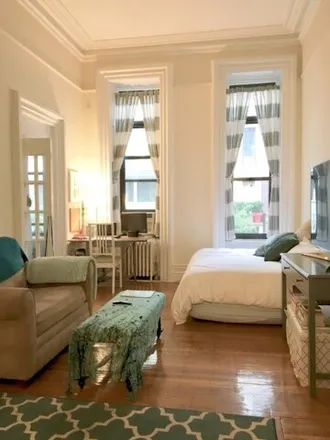 Rent this studio townhouse on 127 East 61st Street in New York, NY 10065
