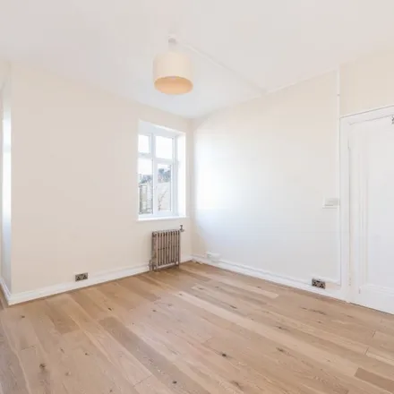 Rent this 2 bed apartment on Gilling Court in Belsize Grove, London
