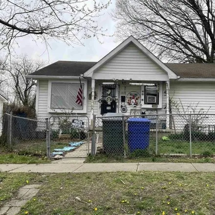 Buy this 3 bed house on 1557 East 7th Street in Sedalia, MO 65301