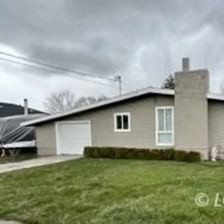Buy this 3 bed house on 966 South 4th Street in Lakeview, OR 97630